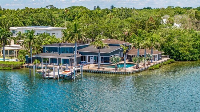Foto del edificio - 2785 Bayside Dr S