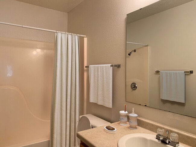 Building Photo - 1401 12th St E