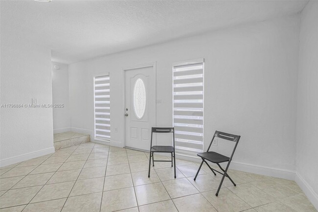Building Photo - 899 W 79th St