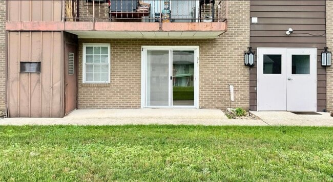 Building Photo - 12918 N Cresap St