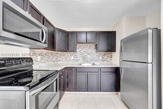Building Photo - 2610 Riverland Dr