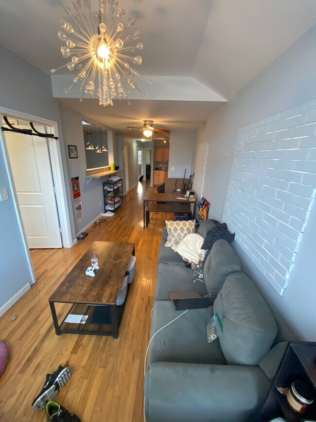 Building Photo - 992 Halsey St