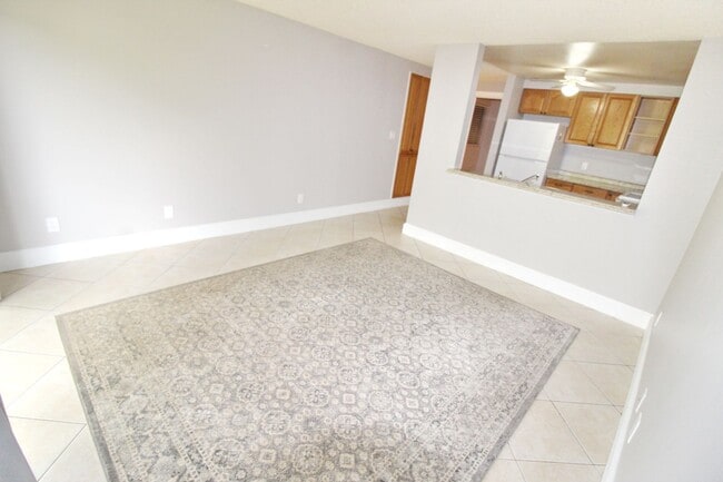 Building Photo - Rare 3-Bedroom, 2-Bath Condo in Sunny Sout...