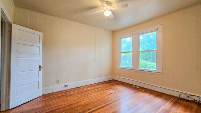 Foto del edificio - 318 Ransom Rd