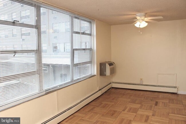 Foto del edificio - 1030 E Lancaster Ave
