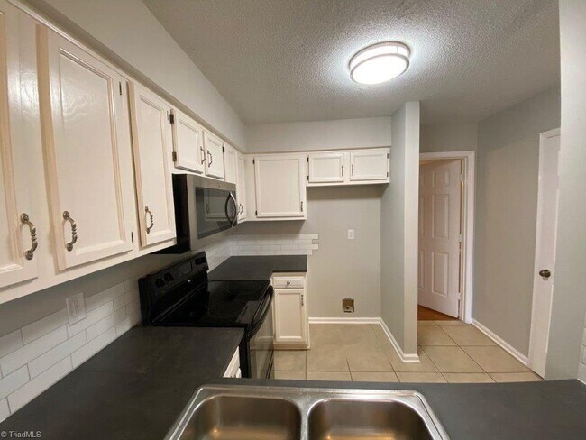 Building Photo - 964 Chatfield Dr