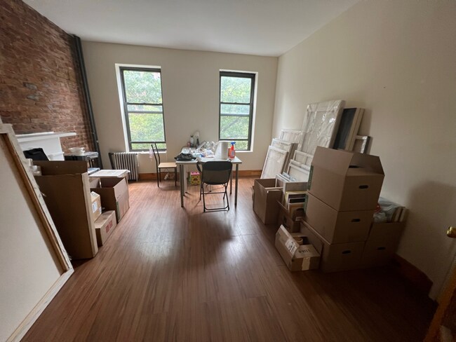 Foto del edificio - 433 DeKalb Ave