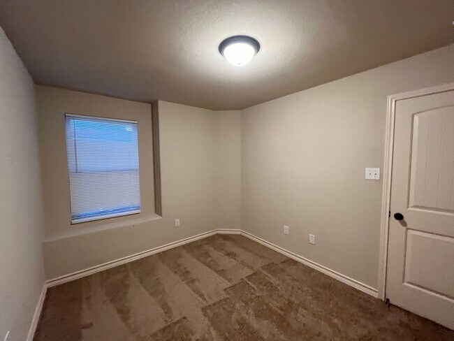 Foto del edificio - 7026 Lakeview Dr.