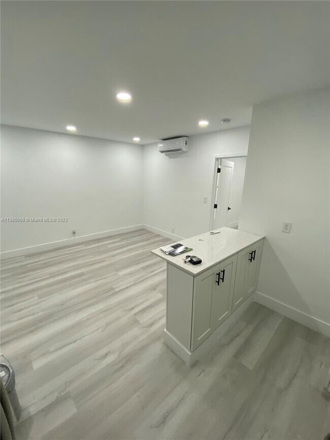 Foto del edificio - 3071 SW 27th Ave