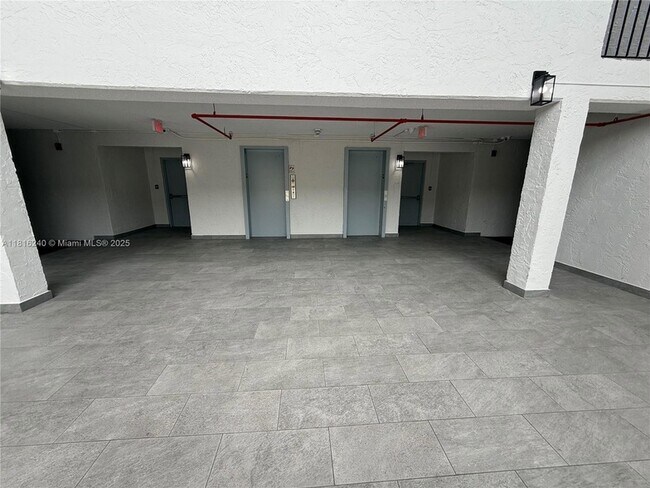 Foto del edificio - 14850 Naranja Lakes Blvd