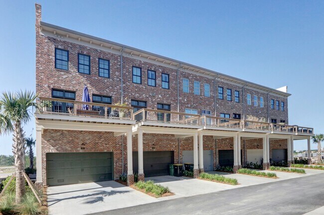 Building Photo - 421 Port St