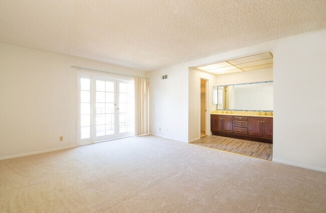 Building Photo - COMING SOON! House - 4 Bedrooms / 3 Baths - Anaheim Hills