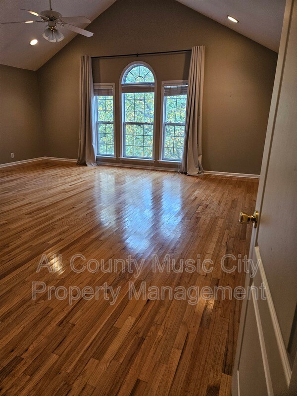 Building Photo - 425 Chamberlain Park Ln