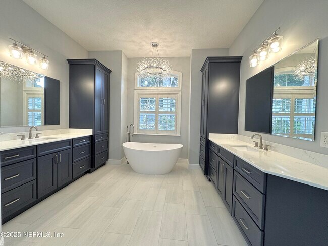 Building Photo - 642 Port Charlotte Dr