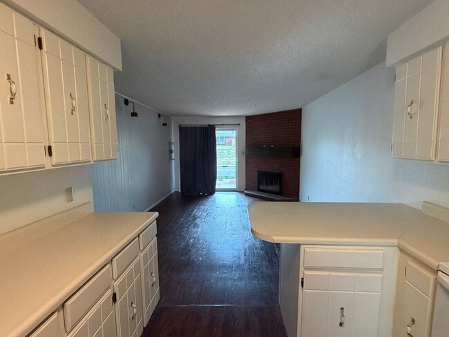 Building Photo - 2930 Holly Ave