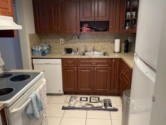 Foto del edificio - 2935 NE 163rd St