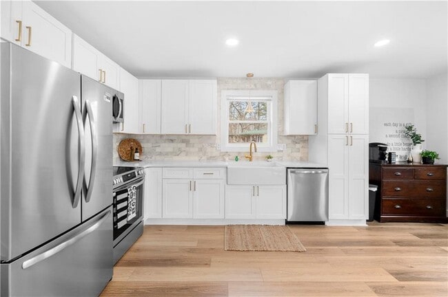 Building Photo - 150 Sweetwater St