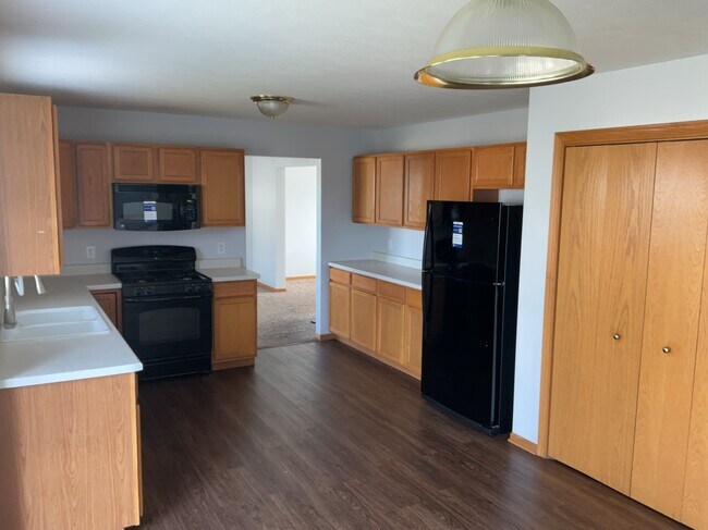 Foto del edificio - 948 Bradley Ln