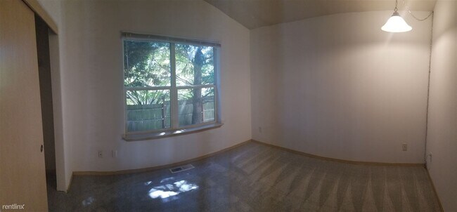 Foto del edificio - 2 br, 2 bath Townhome - 15800 Northeast Mi...