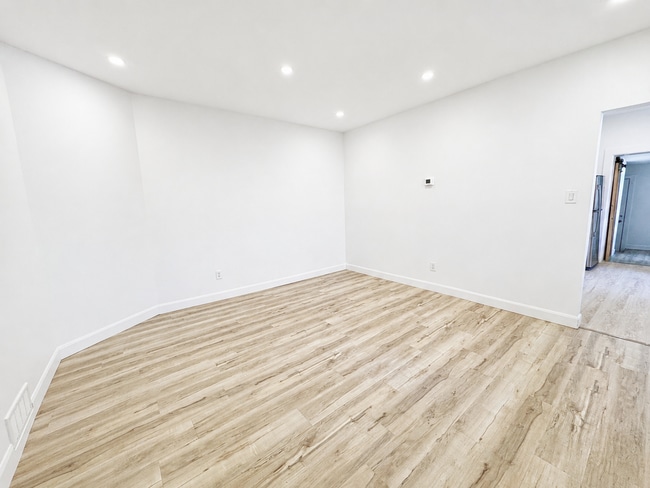Building Photo - 24A Cayuga St