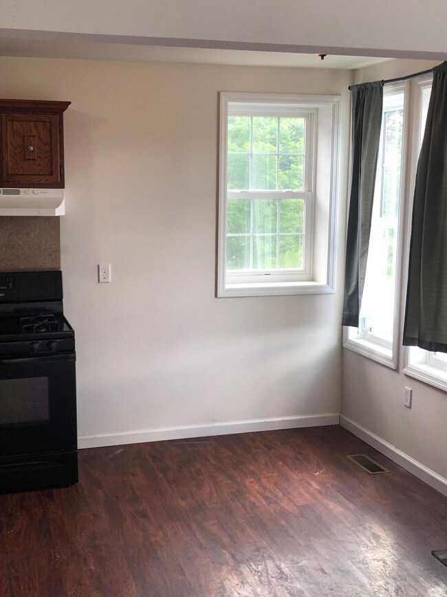 Foto del edificio - 20 Old Lake Rd