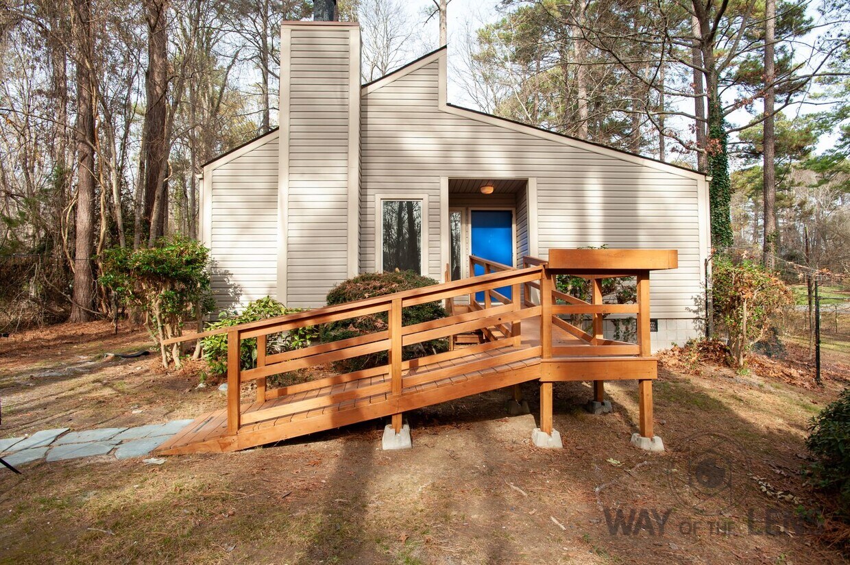 Primary Photo - $2,250 – 3-bedroom, 2-bathroom house in Ch...