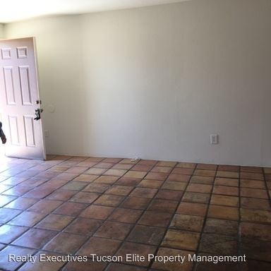 Building Photo - 210 W Roger Rd