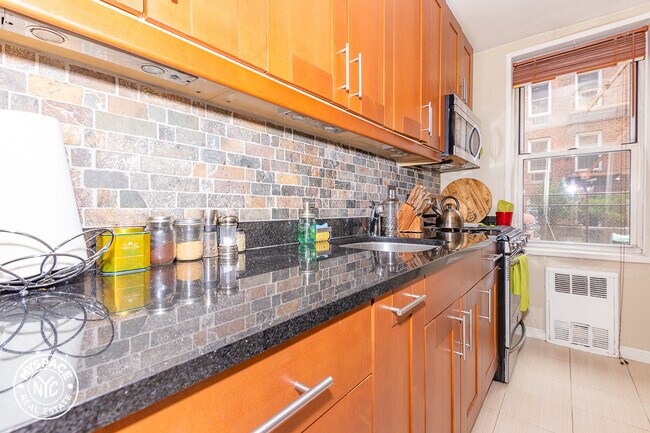 Foto del edificio - 385 E 16th St