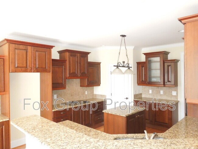 Building Photo - 7919 Mountain Shore Dr