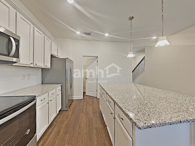 Building Photo - 310 Pine Terrace Dr