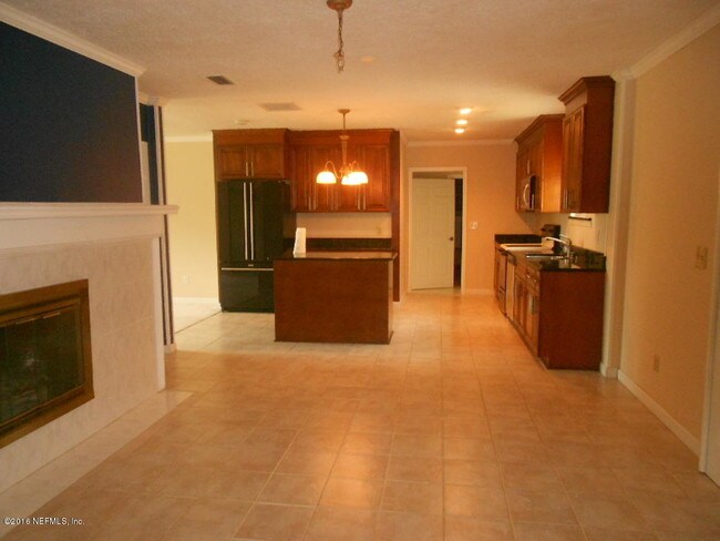 Foto del edificio - 8164 Collins Rd