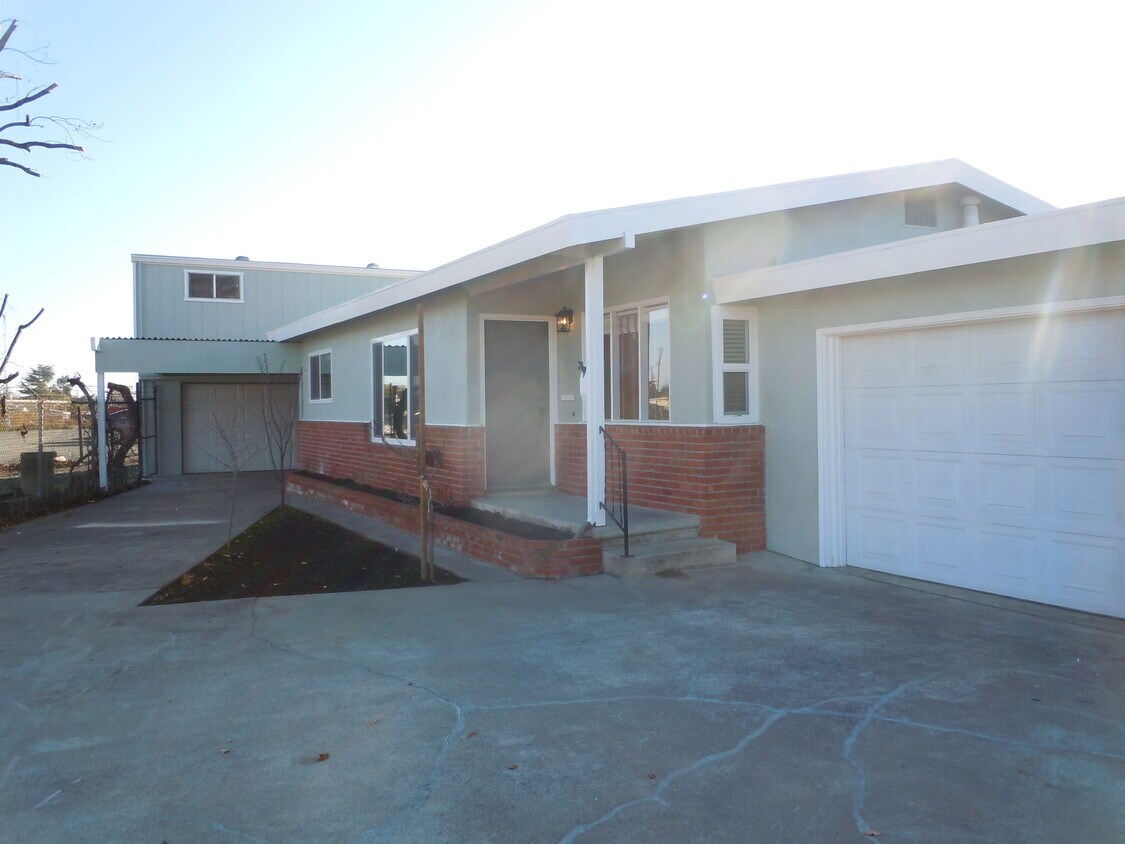 Primary Photo - 2201 Norton Way