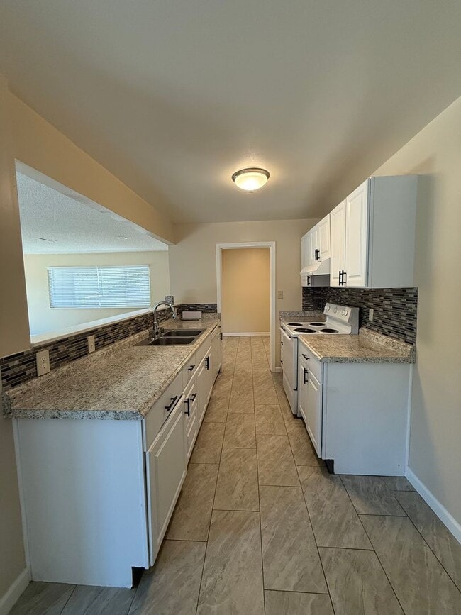 Building Photo - LARGE CORNER LOT HOME
