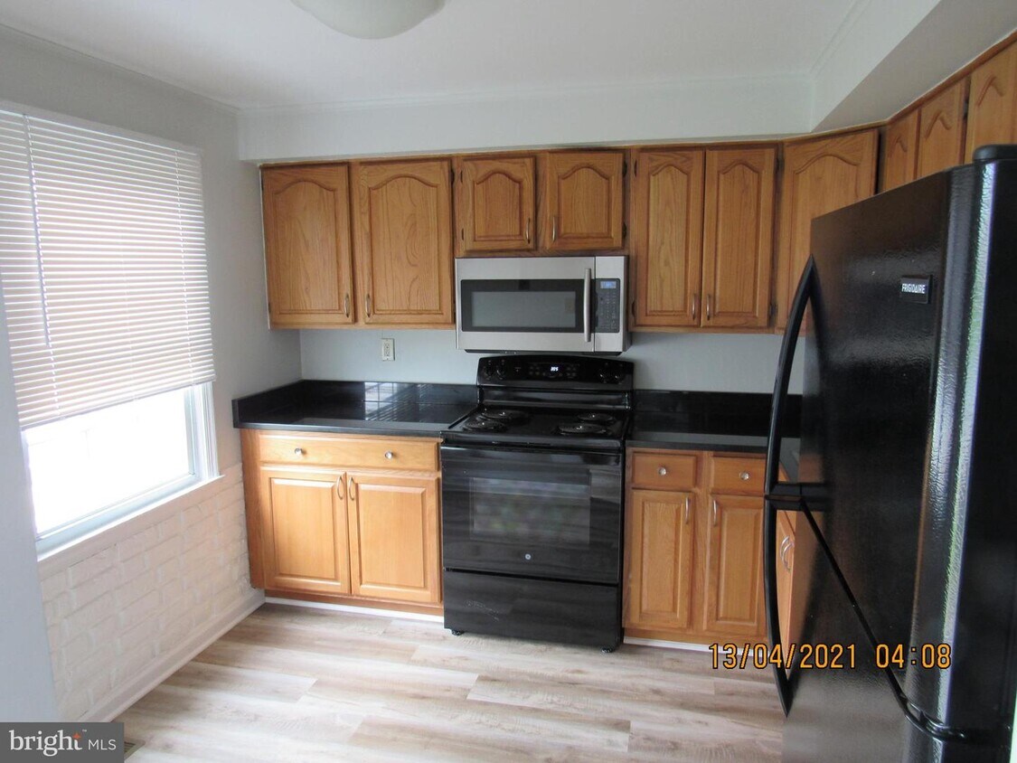 9611 Heathcliff Dr, Rossville, MD 21237 Townhome Rentals in Rossville