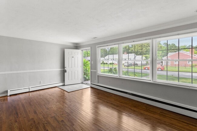 Building Photo - Charming Renovated 3-Bedroom Home in River...