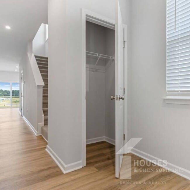 Foto del edificio - 100 Randwick Ln