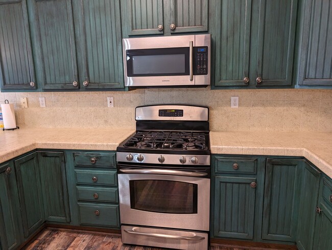 Foto del edificio - Refreshed and updated 5 bedroom Clovis hom...