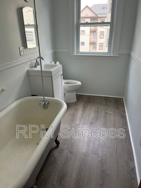 Building Photo - 201-203 Myrtle St