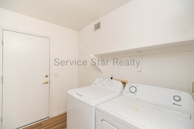 Building Photo - 4316 E Blanche Dr