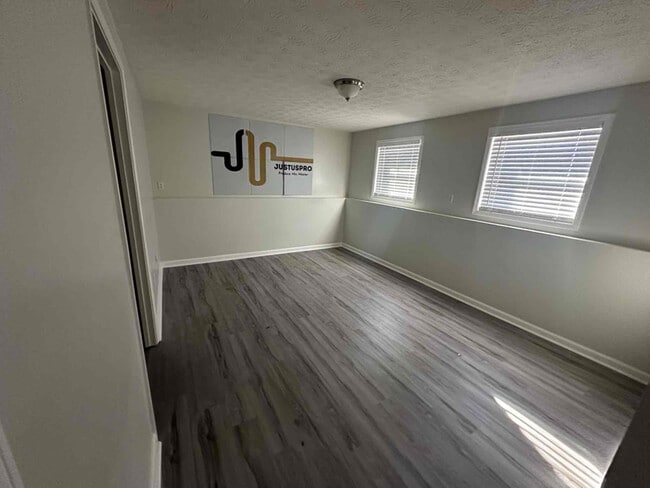 Photo - 4348 Bradley Dr SW House