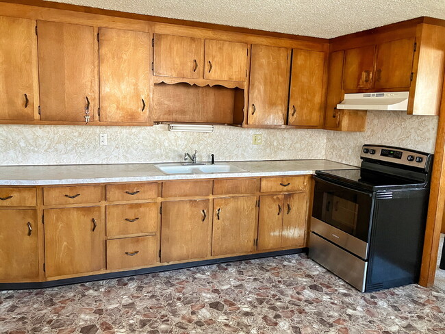 Building Photo - Available July 1st! - Cozy 1-Bedroom Gem in Quincy