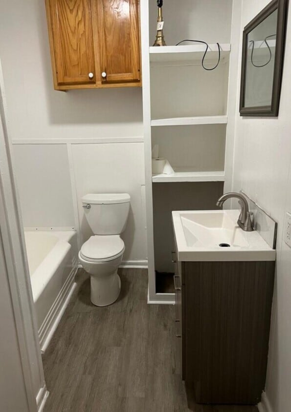 Bathroom - 2631 Farrar St