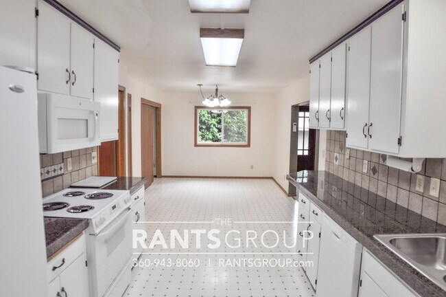 Foto del edificio - Beautiful Home in Tumwater on 1/2 acre!