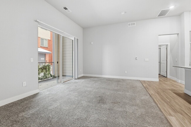 Foto del edificio - $1,640.95, 2-bed, 2-bath condo located in Aurora.