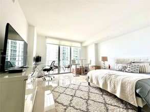 Building Photo - 1300 Brickell Bay Dr