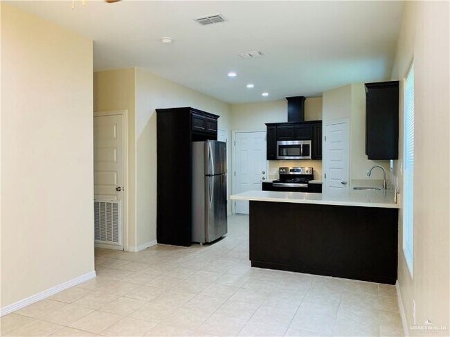 Foto del edificio - 2804 E Garfield Ave