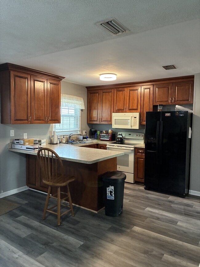 Building Photo - 700 Crystal Springs Ct
