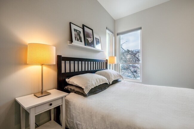 Building Photo - 168 Hyde Park Ave