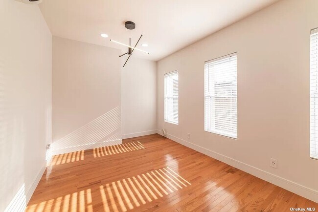 Foto del edificio - 1121 Lafayette Ave