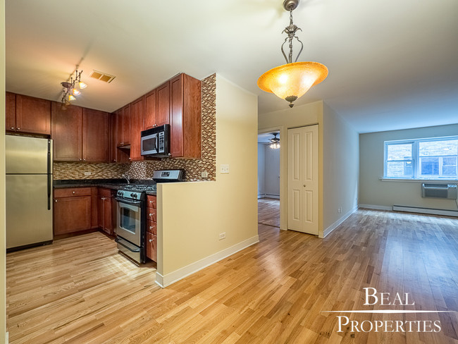Building Photo - 625 W Wrightwood Ave